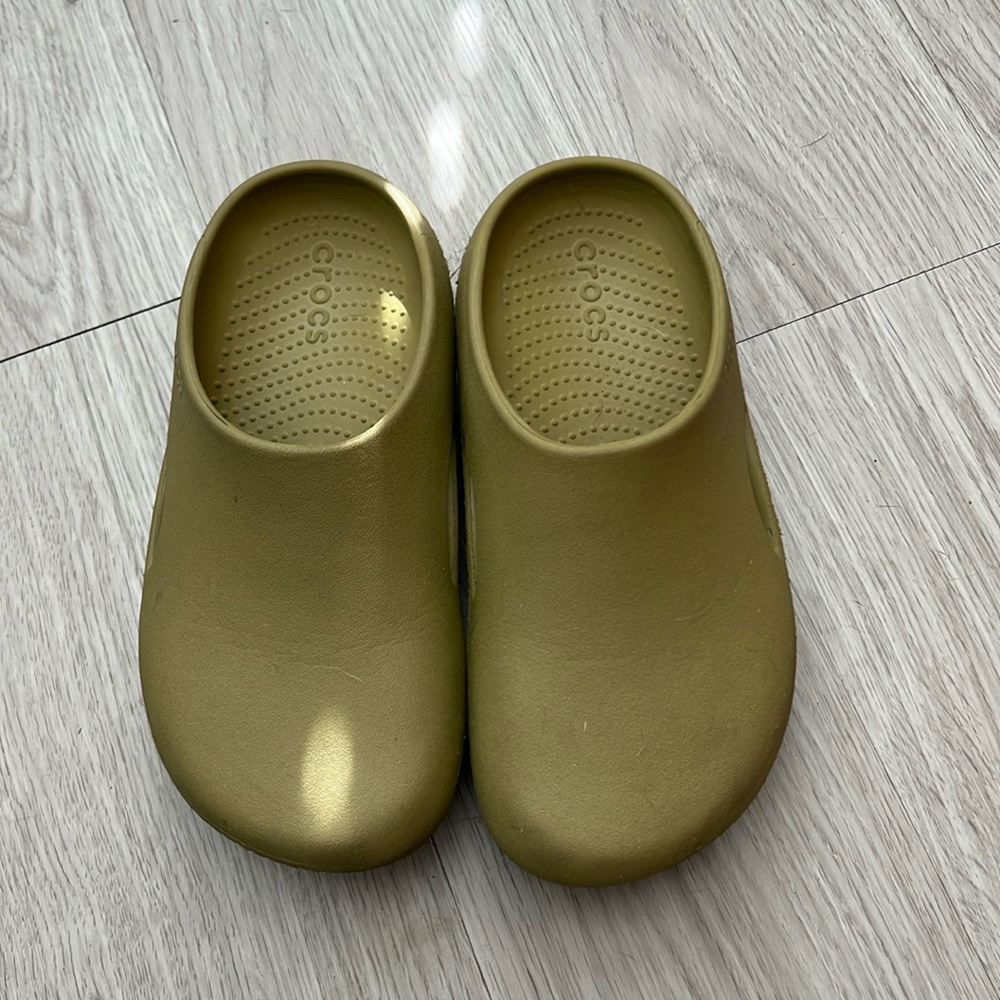 Crocs - Picture 2 of 3